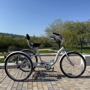Hand-powered trikes